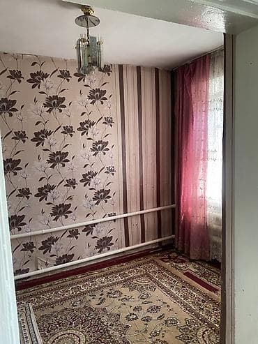 задаю комнату: Продается 4 комнатный дом + кухня + ванная+ веранда + 2 прихожая дом — 5