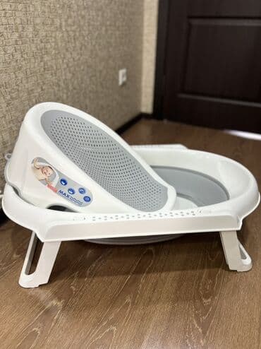 купить маленький шкаф для одежды: Стульчик для кормления, Другой бренд, Пластик, Другой вид, цвет - Белый — 1