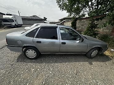 byd e9 2025: Opel Vectra: 1993 г., 1.6 л, Механика, Бензин, Хэтчбэк — 3