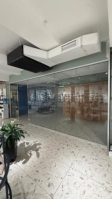 Коммерческая недвижимость: Аренда офисов, 60 м², В бизнес центре, 1 линия — 1