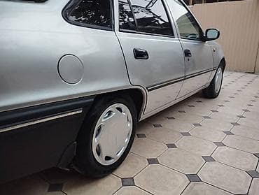 Унаа: Daewoo Nexia: 1994 г., 1.6 л, Кол менен иштөөчү, Бензин, Седан — 4