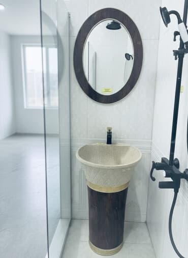 раковина с пьедесталом: Напольный умывальник с овальным зеркалом и комплектом смесителя для — 1