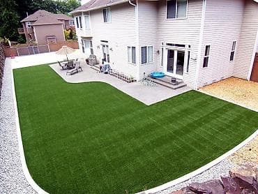 Предлагается искусственный газон, имитирующий натуральную траву. Этот