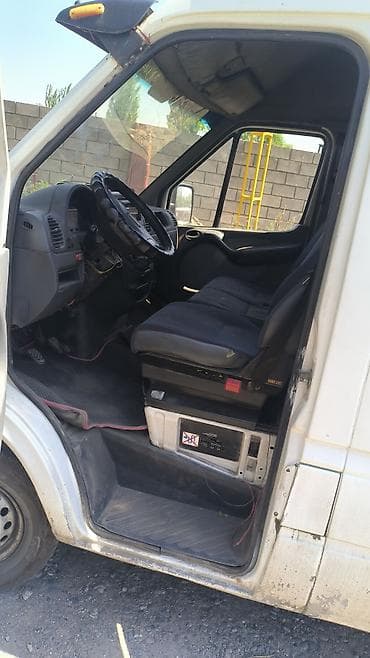кабина спринтера: Грузовой фургон Mercedes-Benz Sprinter (длинная база, высокий кузов) — 2
