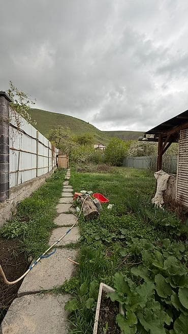 дом в красной речка: Срочно продаётся участок 📍Чон-Арык( первая линия Садырбаева) 📐Участок — 1