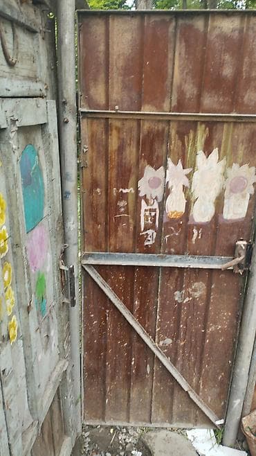 Распашные ворота: Срочно продаю металлические ворота с калиткой из толстых советских — 3