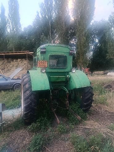 Колёсный трактор (зеленый), кабина с остеклением и металлическими — 2