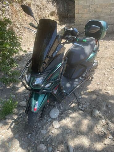 диск на скутер: Скутер класса «адвентур» с высоким ветровым стеклом и защитным обвесом — 2