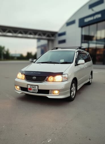Toyota Gaia: 2002 г., 2 л, Автомат, Бензин, Минивэн