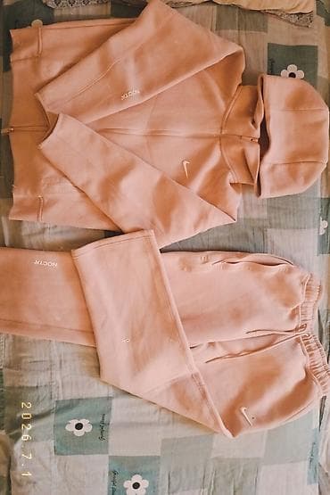 Продам спортивный костюм Nike 💗 ✨ Состояние отличное, надевался всего at lalafo.kg Продам спортивный костюм Nike 💗 ✨ Состояние отличное, надевался всего