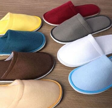 Аксессуары: Тапочки унисекс, представленные в различных вариантах: из тисненой — 5