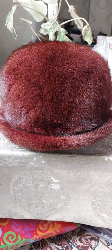 норковая косынка: Красивая бордового цвета норковая шапка,состояние отличное,нигде не — 2