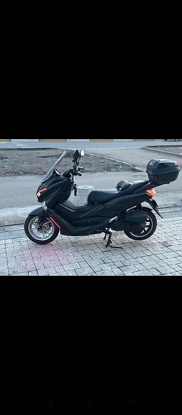 lexus 2005: Скутер макси-класса, черный, с полноразмерным ветровым стеклом и — 4