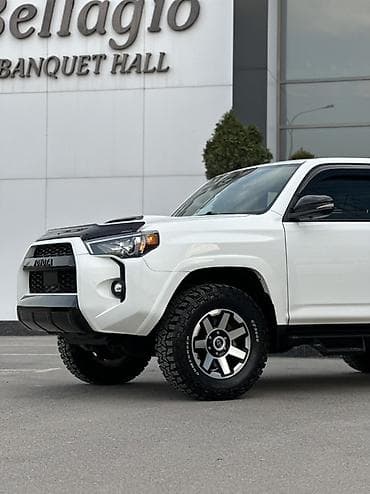 4 вд: Toyota 4Runner: 2022 г., 4 л, Автомат, Бензин, Внедорожник — 10