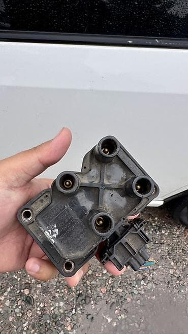 spar: Катушка зажигания Ford 2004 г., Б/у, Оригинал — 2