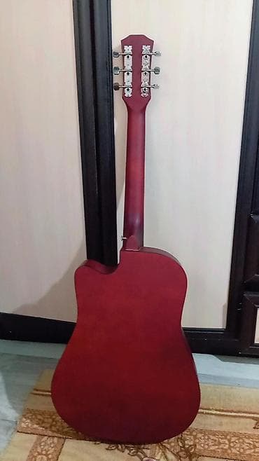 Гитаралар: Акустическая гитара с вырезом (cutaway) формата дредноут — 2