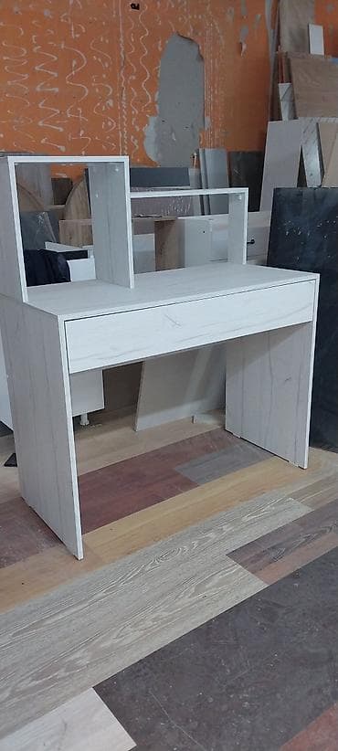 продаю утюжный стол: Компьютерный стол, Новый, С полками — 1