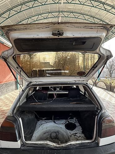 крыло на гольф: Volkswagen Golf: 1995 г., 1.8 л, Механика, Бензин, Хэтчбэк — 8