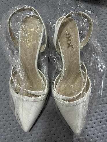 Белые женские туфли-лодочки с открытой пяткой и ремешком вокруг