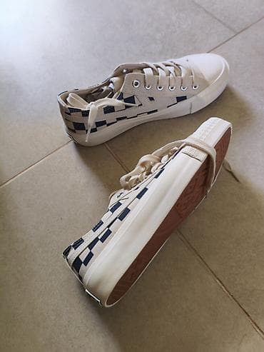 Кеды низкие, бежевые с темно‑синим геометрическим принтом. - Материал — 2