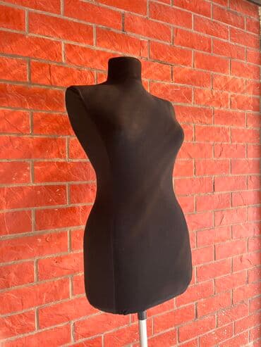 Женский манекен подойдет как для посадки одежды (в том числе