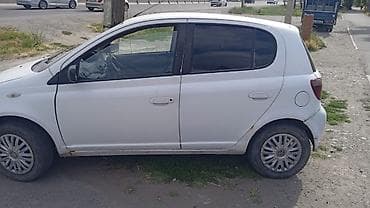 Транспорт: Toyota Yaris: 2000 г., 1 л, Механика, Бензин, Хэтчбэк — 4