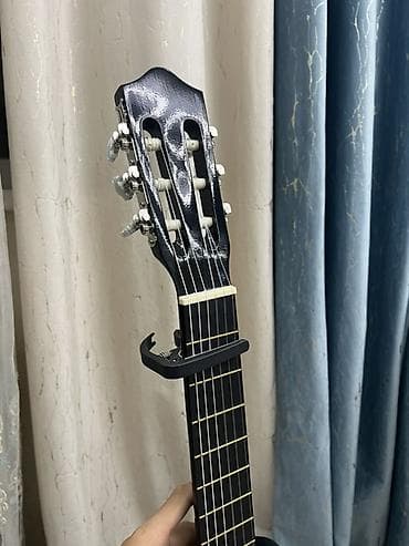 adaltis guitar: Классическая акустическая гитара 4/4, черный глянец. - Корпус формата — 4