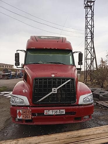w210 2 2: Тягач, Volvo, Без прицепа — 1