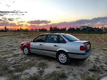 бампе: Volkswagen Passat: 1994 г., Седан — 3