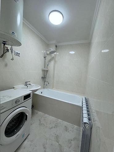 Строительство под ключ: Ванная комната с отделкой под мрамор: керамогранит на полу и стенах — 2