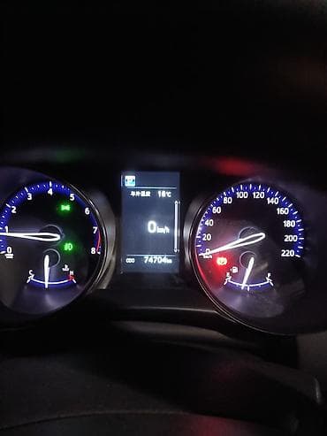 Транспорт: Toyota C-HR: 2019 г., Автомат, Бензин, Кроссовер — 6