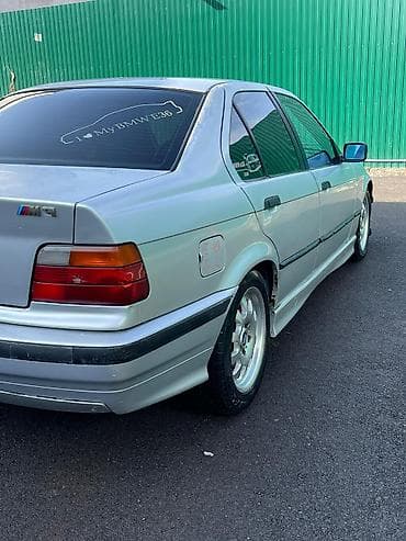 BMW 3 series: 1991 г., 1.8 л, Механика, Бензин, Седан
