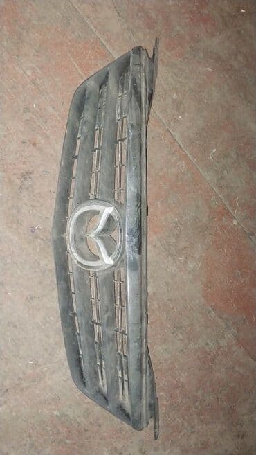 mazda 2017: Решетка радиатора Mazda 2001 г., Б/у, Оригинал — 1