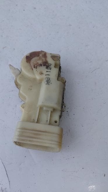 key maker: Замок двери Toyota 1998 г., Б/у, Оригинал, Япония — 3