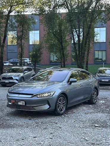 BYD Qin: 2022 г., Седан