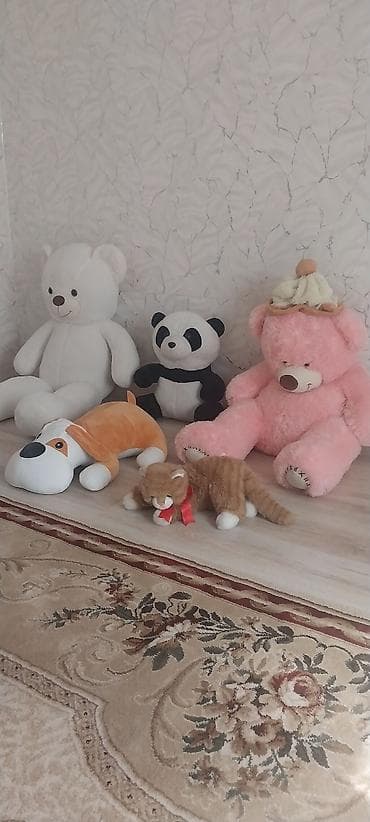 Игрушки: Набор мягких игрушек: - Большой белый медведь с вышитыми глазами и — 4