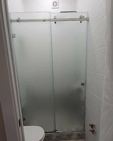 Терезелер жана комплектөөчүлөр: Прямая раздвижная душевая перегородка по сути итак имеет массу плюсов — 4