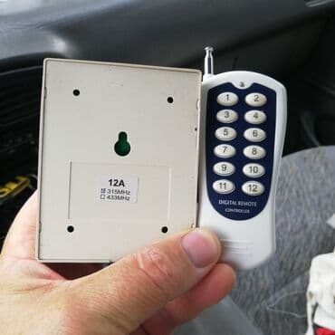 Дистанционный 12- канальный цифровой программируемый переключатель на