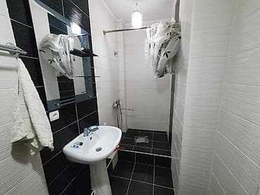 Батирлерди ижарага берүү: 3 бөлмө, Менчик ээси, Чогуу жашоосу жок, Толугу менен эмереги бар — 5