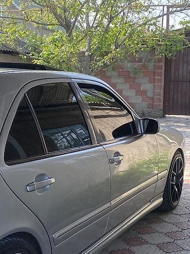 перья: Mercedes-Benz E-Class: 2000 г., 4.3 л, Автомат, Бензин, Седан — 3