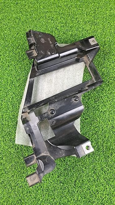 bmw x5 e70: Кронштейн фар правый нижний пластиковый / Кронштейн крепления фары — 3