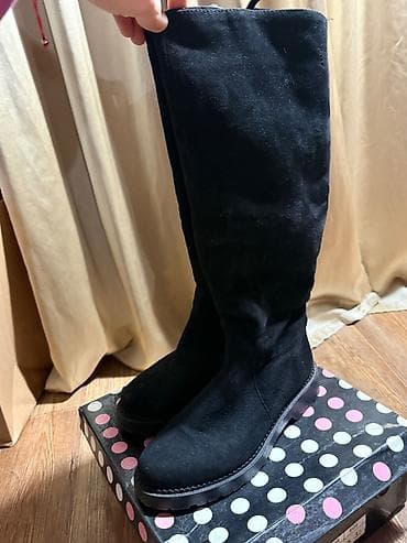 Сапоги: Продаю чёрные сапоги с искусственным мехом внутри. Размер - 36 — 1