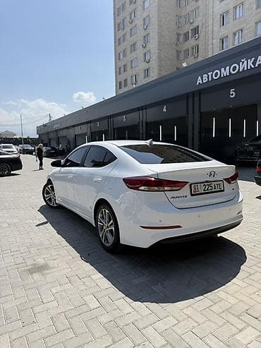 geely galaxy e5: Hyundai Elantra: 2018 г., 1.6 л, Седан — 5