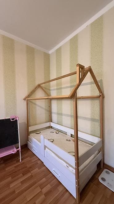 Кровати: Детский кровать домик сатылат почти новый в идеальной состаяние — 2