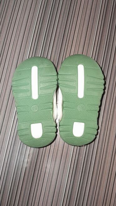 американская детская обувь: Детская обувь. кроссовки. продаю детские кроссовки. размер 19 — 2