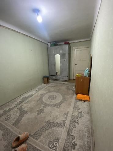 Комната в квартире - Просторная прямоугольная комната с высоким