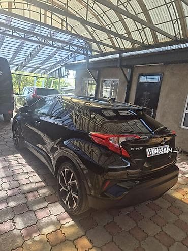 toyota prius 2023: Toyota C-HR: 2017 г., 2 л, Автомат, Бензин, Кроссовер — 2
