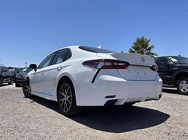 Продажа авто: Toyota Camry: 2022 г., 2.5 л, Вариатор, Гибрид, Седан — 2