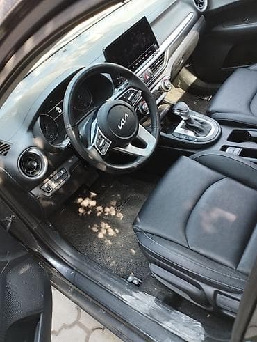 e2 byd: Kia K3: 2022 г., Седан — 5