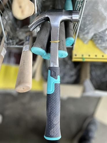 кондуктор мебельный: Молоток столярный с гвоздодёром - Классическая форма бойка для точных — 1